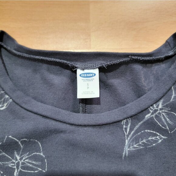 Old Navy Short Sleeve Gray Floral Knit Tee Shirt Dress | Size: SP - Picture 11 of 14